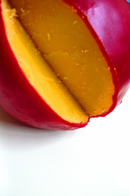 Sliced queso de bola