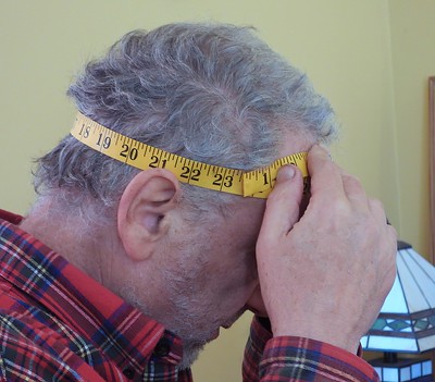 Measuring head with measuring tape