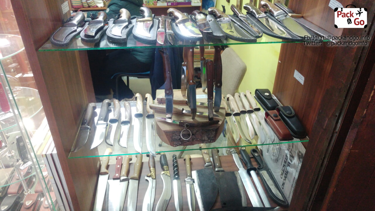 knives and other souveniers in Lovech